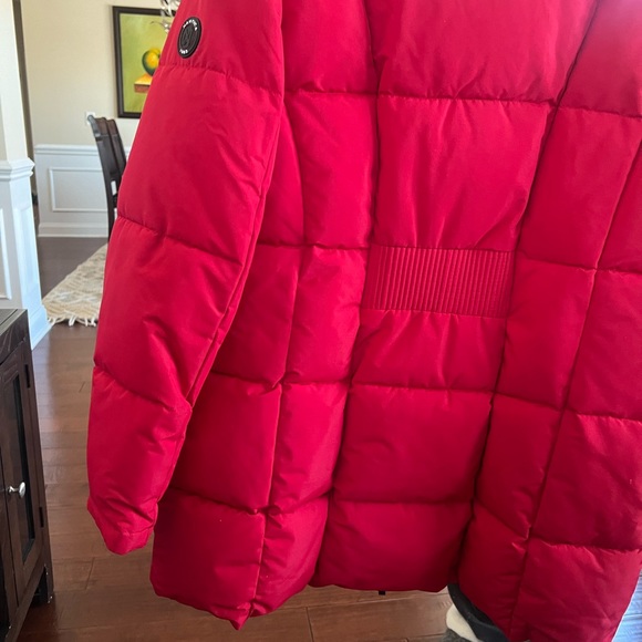 Red Coat - Picture 3 of 4